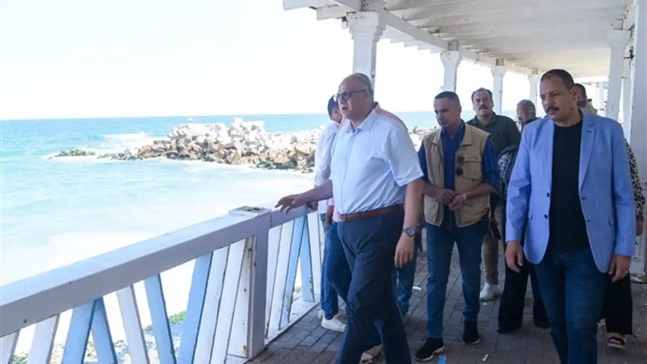 محافظ الإسكندرية يتابع إزالة منشأة بطريق الكورنيش في سبورتنج لفتح رؤية البحر