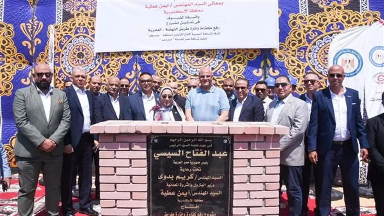محافظ الإسكندرية يضع حجر الأساس لمشروع رفع كفاءة وإنارة طريق النهضة بطول 5.2 كم خلال زيارة «إيثيدكو»