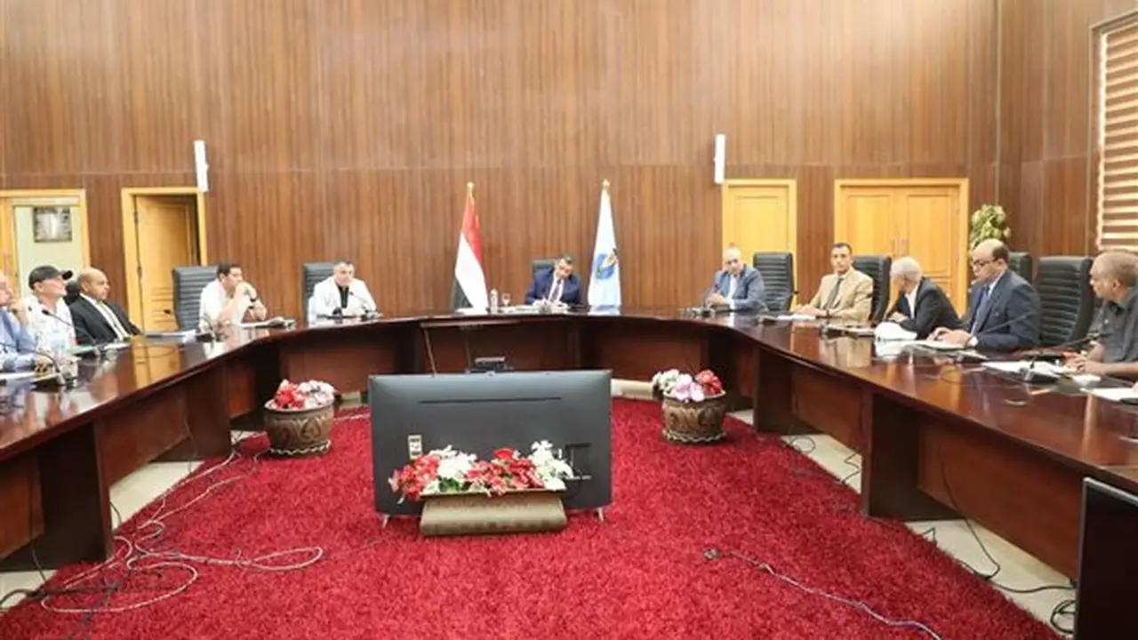 محافظ البحر الأحمر: القانون لخدمة المجتمع وتعزيز الاستثمار وليس لتعطيله