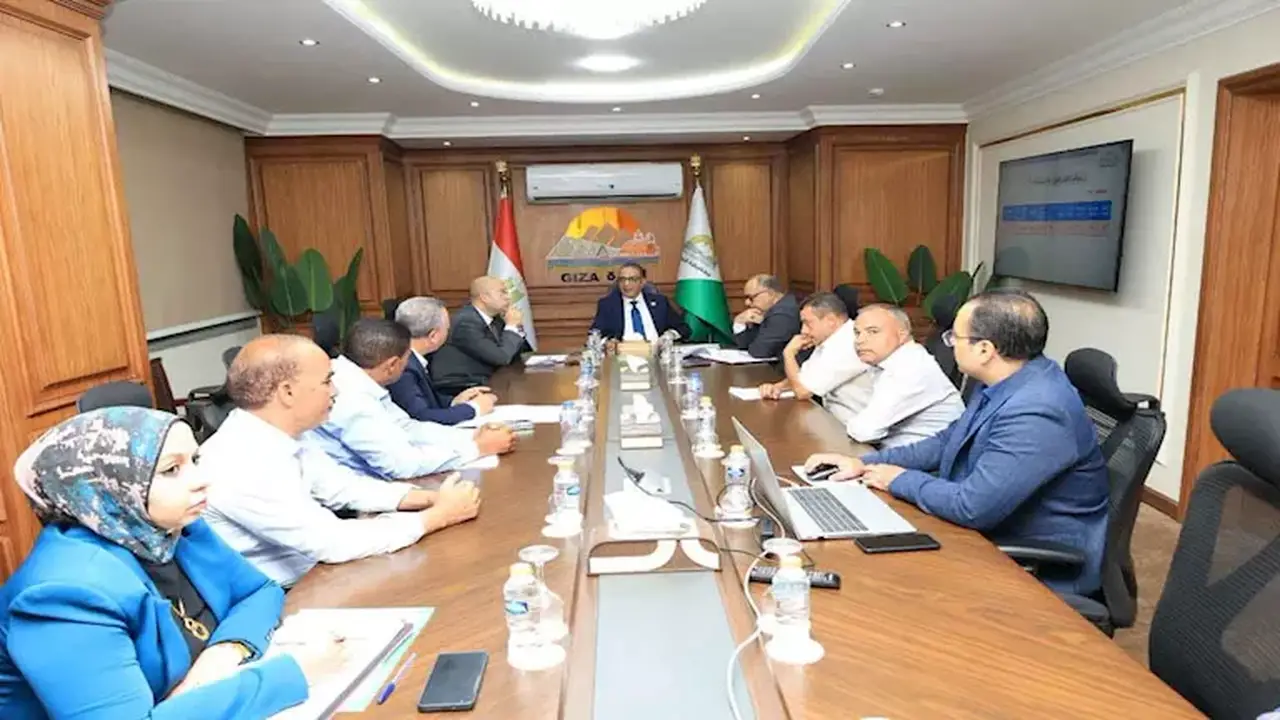 محافظ الجيزة يعزز منظومة النظافة في العياط بـ70 عاملًا إضافيًا