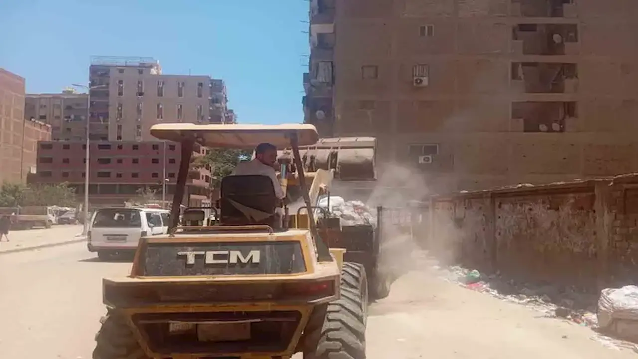 محافظ الجيزة يوجه بحملات مكثفة لرفع القمامة والإشغالات في الأحياء والمراكز