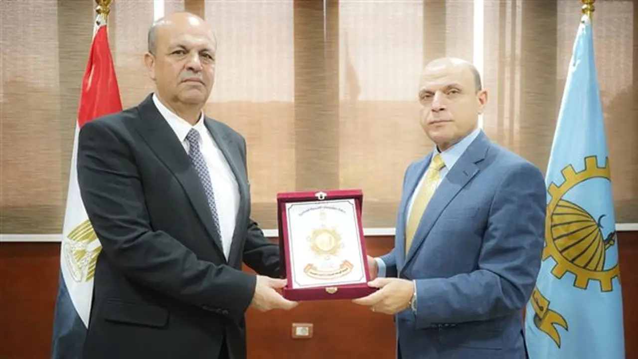 محافظ الغربية يستقبل مدير الشركة الوطنية للمقاولات العامة والتوريدات لبحث سبل التعاون