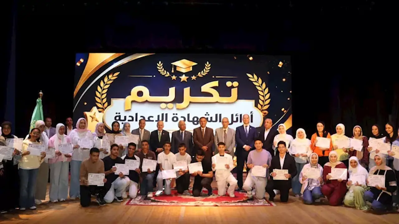 محافظ القليوبية يكرم 75 طالبًا من أوائل الشهادات العامة في القناطر الخيرية – صور