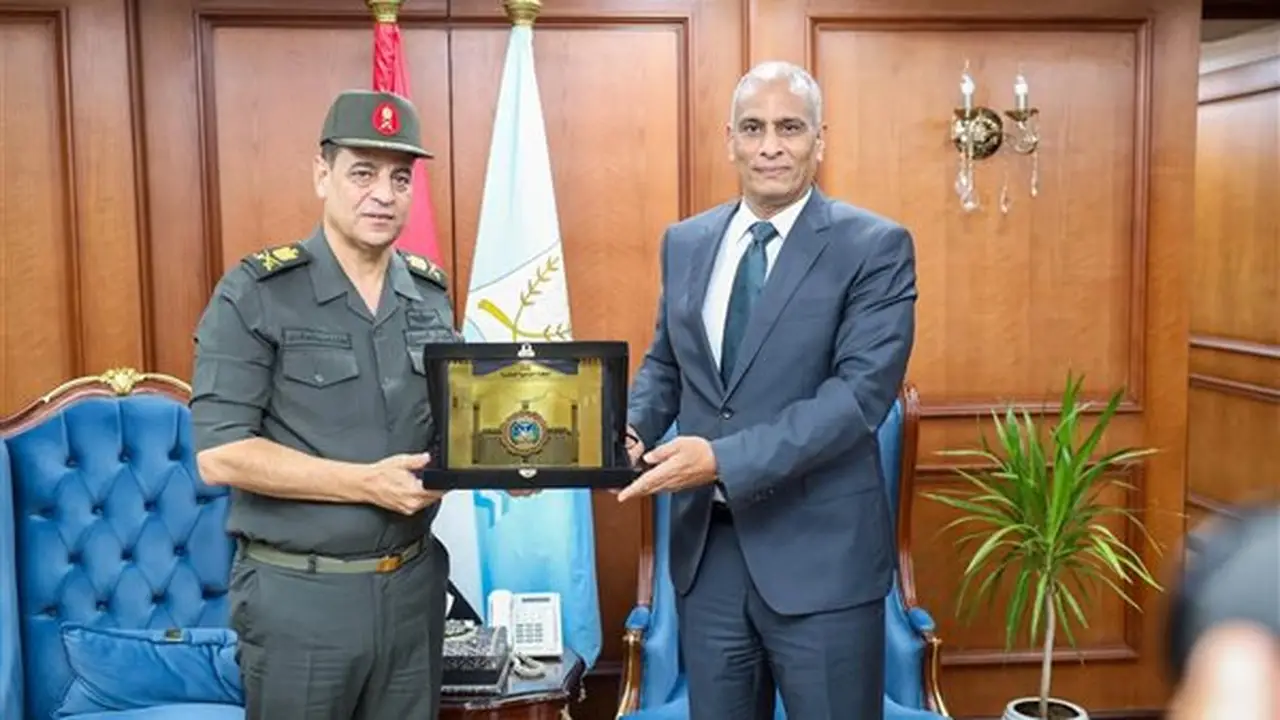 محافظ كفر الشيخ يستقبل قائد المنطقة الشمالية العسكرية لبحث دعم الخدمات الاجتماعية