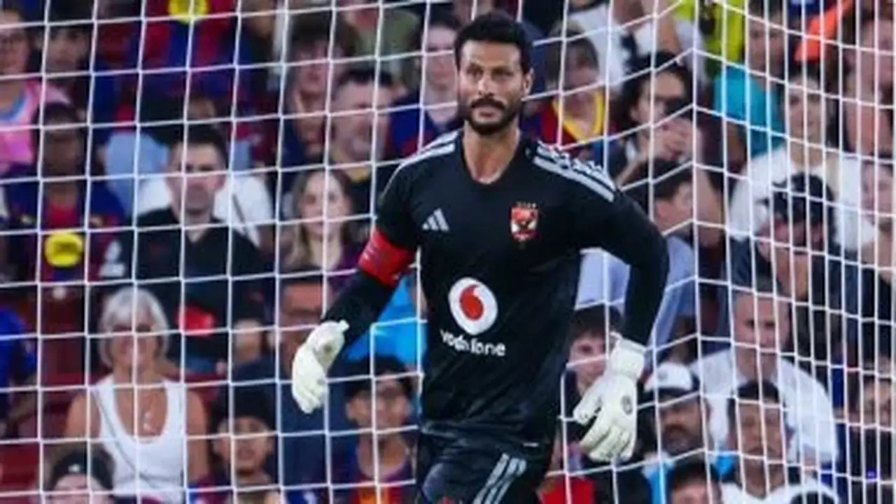 محمد الشناوي يتألق أمام برشلونة ويستعيد مستواه في حراسة مرمى الأهلي