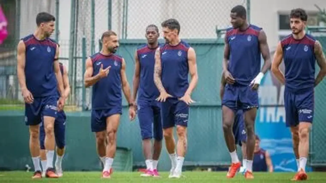 محمد صلاح يشارك في التدريب الأخير لفريق طرابزون سبور قبل مواجهة قاسم باشا.. صور