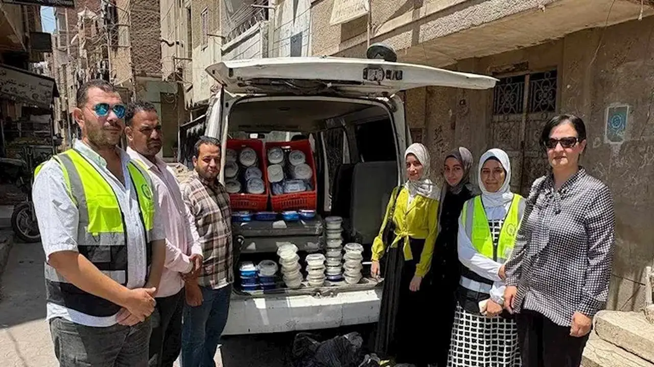 ضبط محل حلويات شهير في الفيوم لعرضه منتجات ملوثة بمخلفات قوارض وطيور (صور)