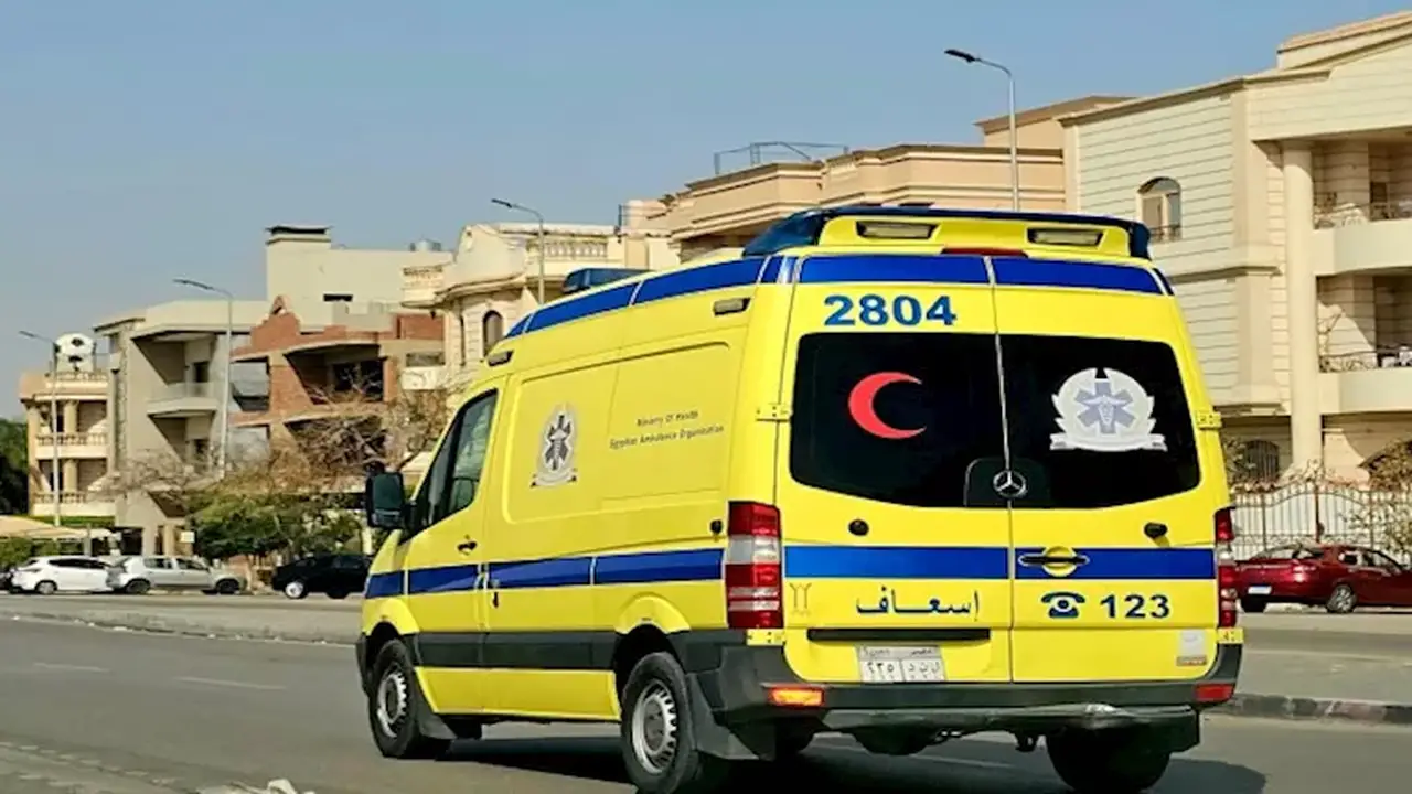 مصرع شاب في حادث تصادم بين سيارة ودراجة نارية بالمنوفية