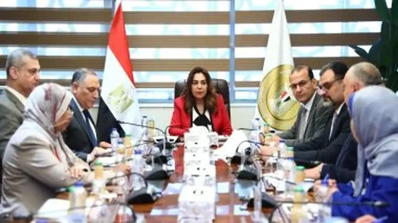 الدكتورة منال عوض تتابع تفعيل قرار مراجعة الحدود الإدارية للمحافظات