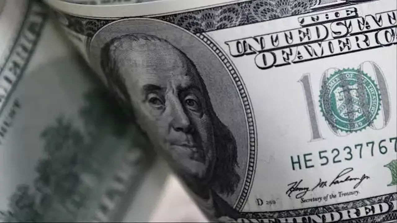 سعر الدولار يشهد ارتفاعًا في 5 بنوك اليوم: الأهلي ومصر في المقدمة