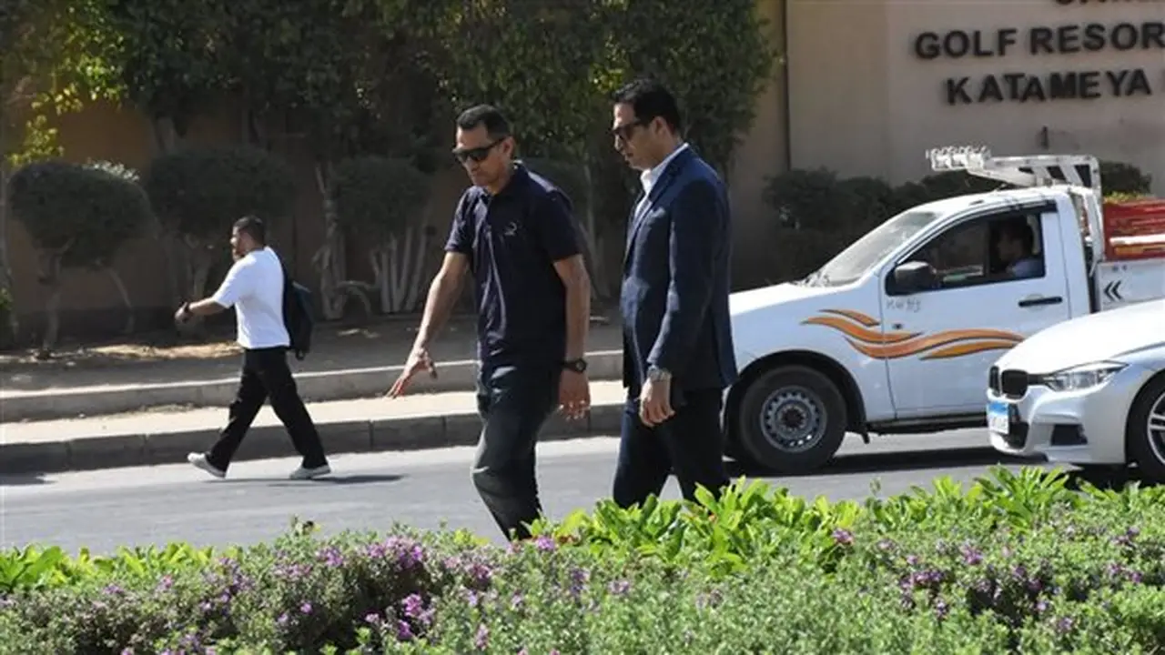 نائب جهاز القاهرة الجديدة يواصل متابعة أعمال الصيانة وكفاءة الطرق