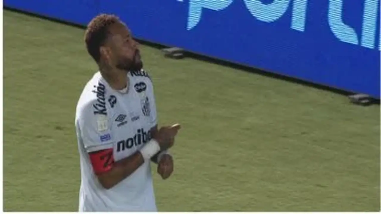 نيمار يدعو مشجعي سانتوس لدعم الفريق ويطالبهم بالتوقف عن الاستهجان