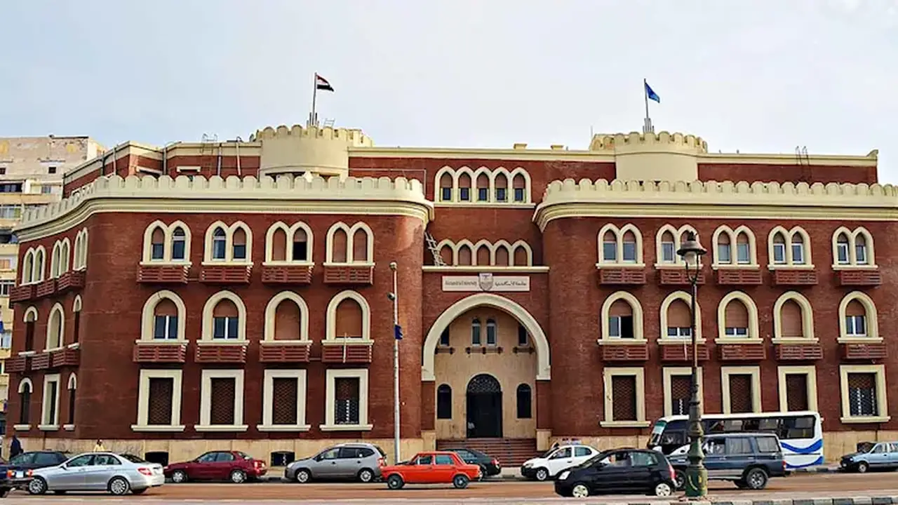 إعداد الطلاب للمشاركة في إدارة المخلفات بجامعة الإسكندرية من خلال مسابقة “نُعيد.. نُبدع.. نَبني”