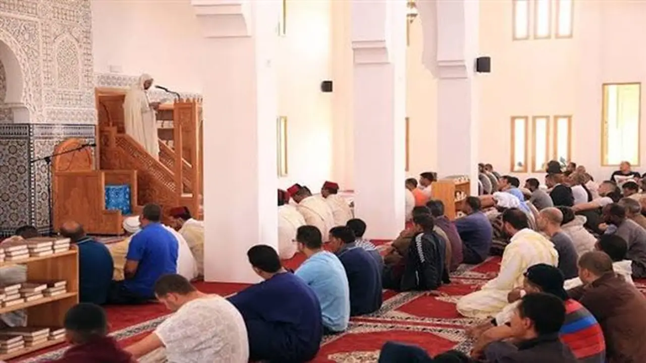 نص خطبة الجمعة القادمة: وانْسُبْ إلى قَدْرِهِ ما شِئْتَ مِن عِظَمِ