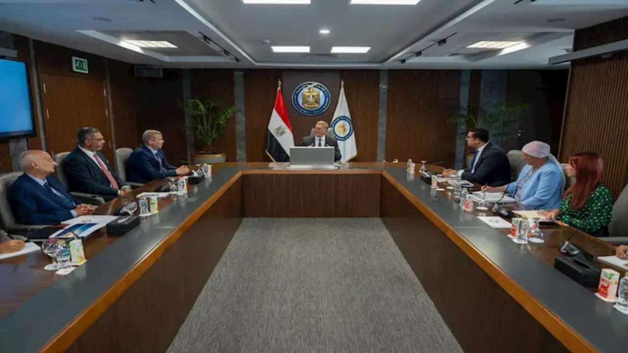 وزير البترول يتابع الاستعدادات لمؤتمر حوض البحر المتوسط بالإسكندرية