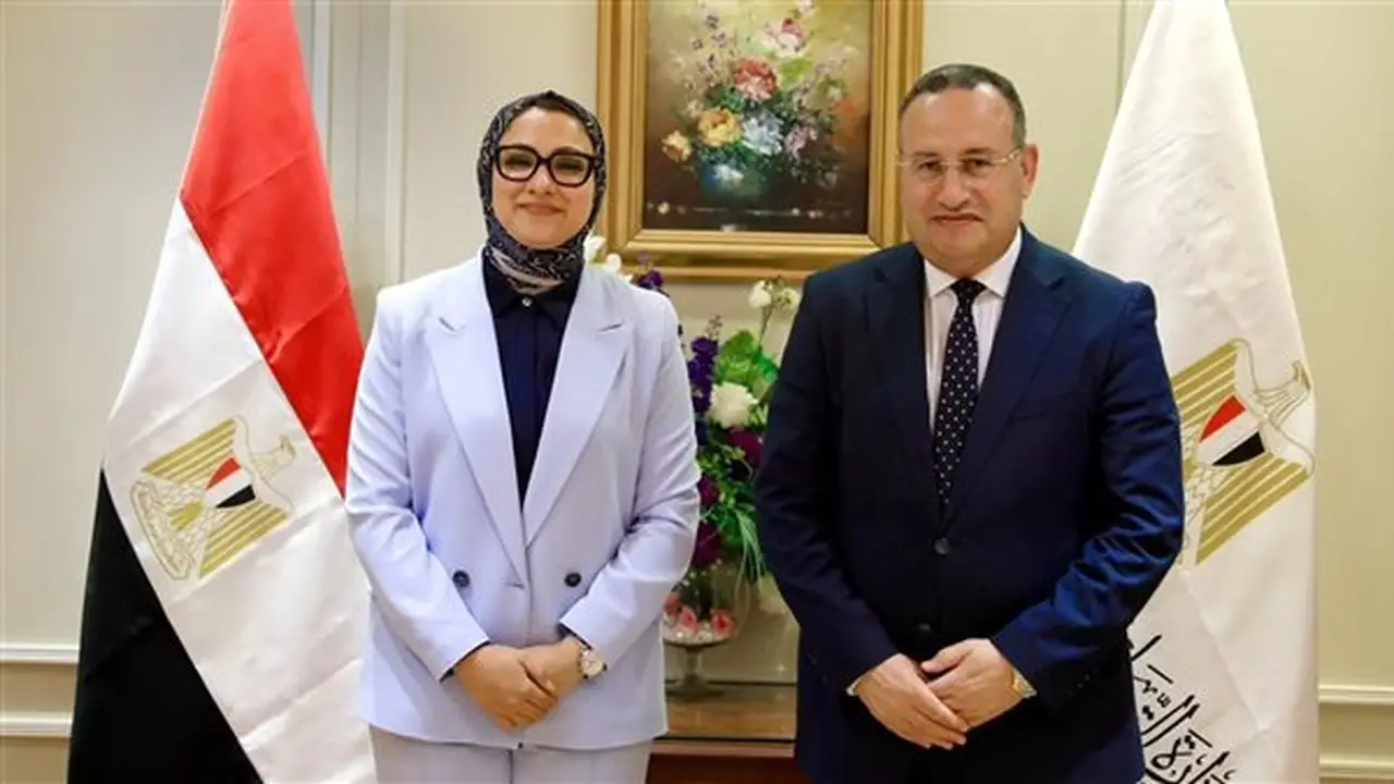 وزير التعليم العالي يبحث مع محافظ الوادي الجديد دعم المشروعات التعليمية والصحية