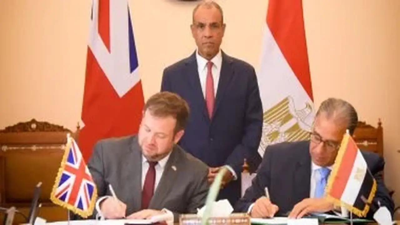 وزير الخارجية يستقبل وزير الدولة البريطاني للشرق الأوسط لتعزيز العلاقات الثنائية