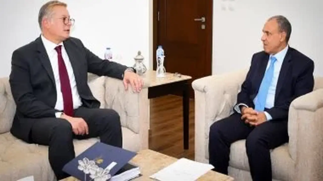 وزير الخارجية ووزير البترول يبحثان سبل تعزيز الاستثمار في قطاعي البترول والتعدين