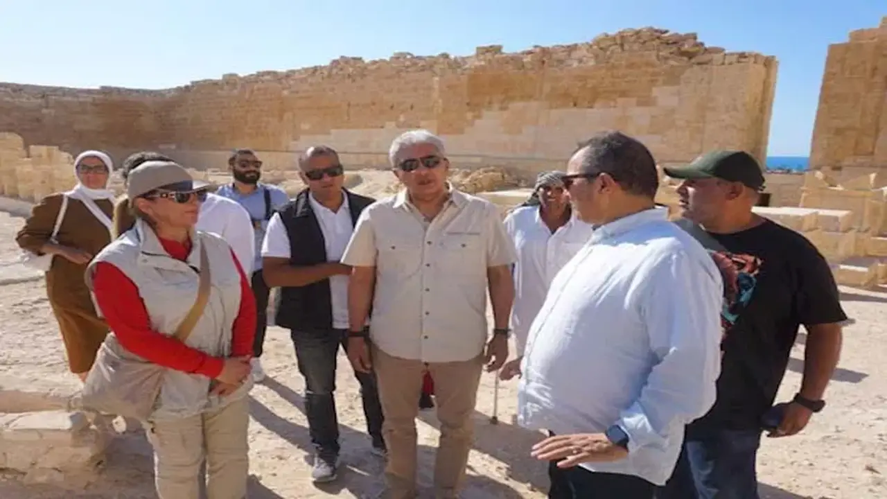 وزير السياحة يتفقد موقع تابوزيريس ماجنا الأثري في برج العرب – صور