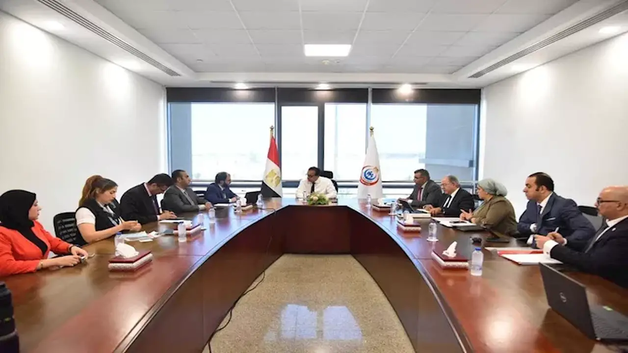 وزير الصحة يناقش شراكة لإدارة مركز المعايرة والاختبار بمعهد ناصر