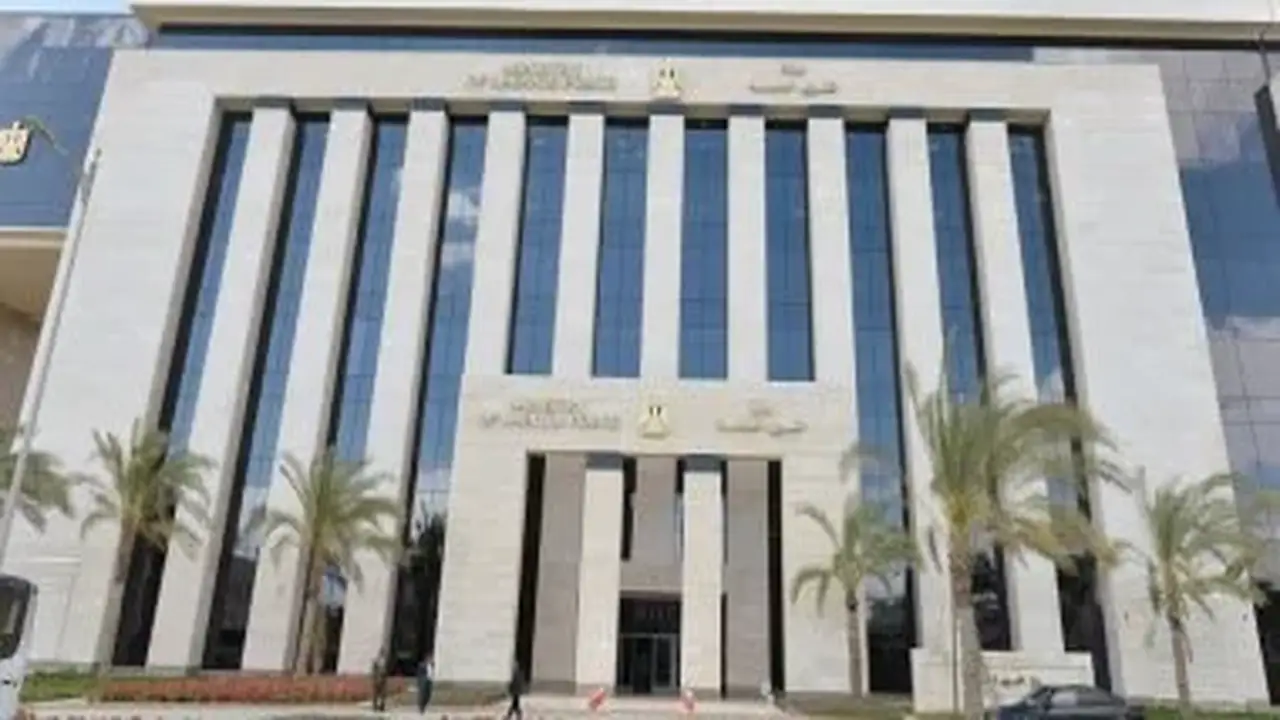 وزير العمل يعلن عن 1355 فرصة عمل جديدة في 7 محافظات