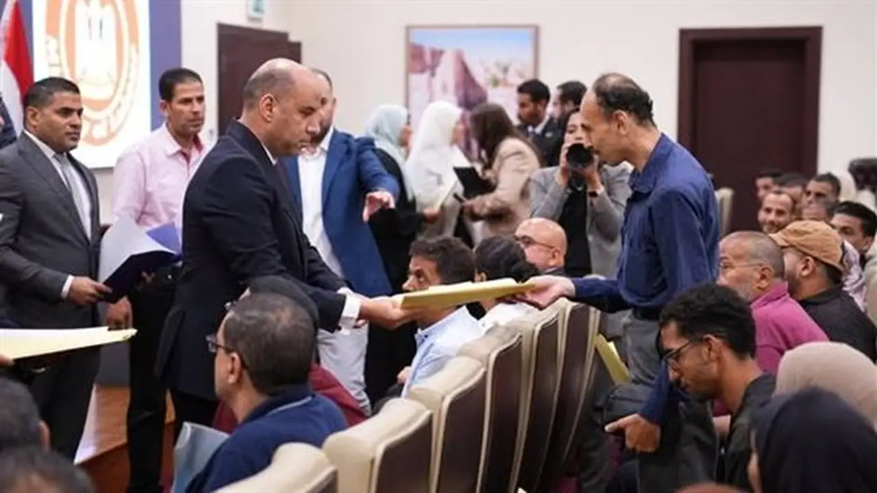وزير العمل يسلّم عقود عمل جديدة لذوي الهمم ويشهد توقيع بروتوكول تعاون مع فودافون في مجالات التدريب والتشغيل