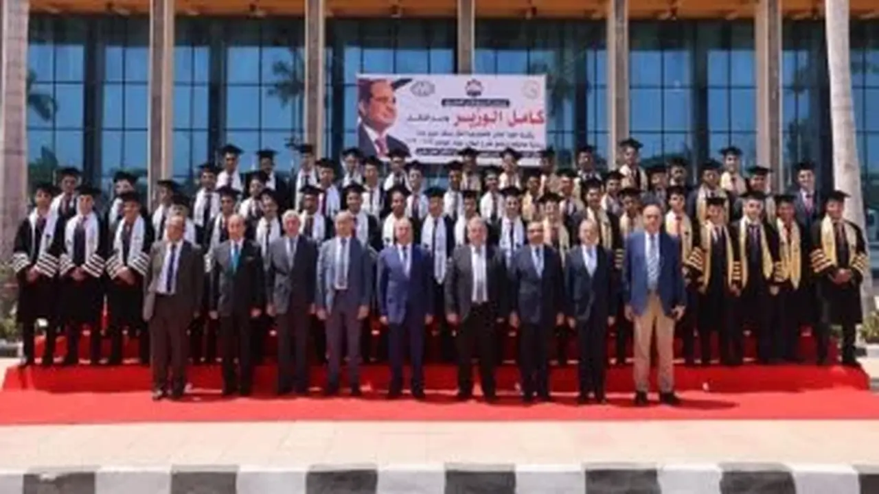 وزير النقل: العنصر البشري أساس تطوير السكك الحديدية