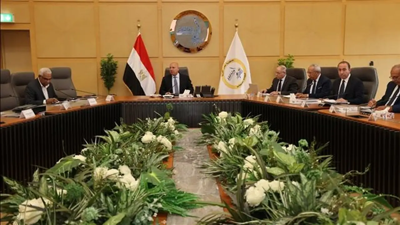 وزير النقل يستعرض نتائج 4 سنوات من إعادة الهيكلة والتطوير للشركة القابضة للنقل البحري والبري
