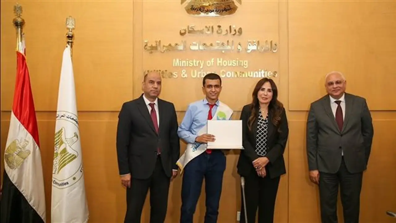 تكريم أوائل المدارس الفنية لمياه الشرب ومدرسة عمار للتكنولوجيا التطبيقية من قبل وزيري الإسكان والعمل