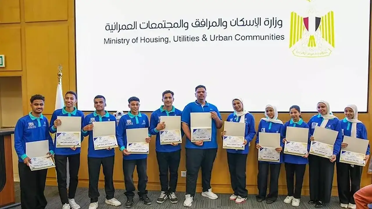 تكريم أوائل طلاب المدارس الفنية والتكنولوجية من وزيري الإسكان والعمل