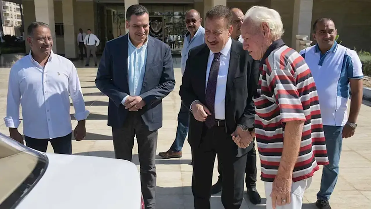 محافظ بورسعيد يُسلم